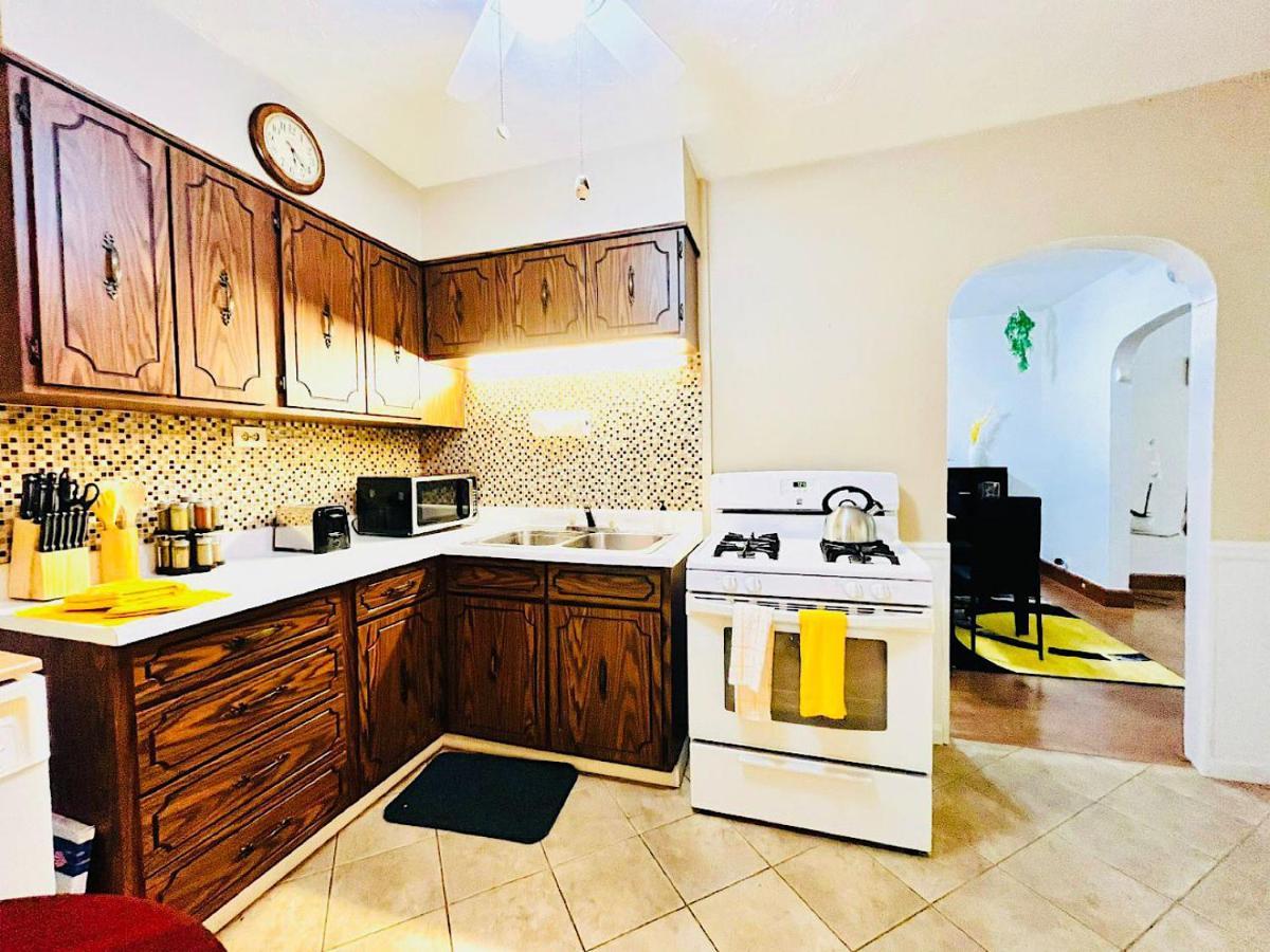 קליבלנד The Amber Retreat - Brooklyn Centre Comfort - Charming Space For Families, Couples & Business Travelers Near Downtown - With 300Mb Wifi, Parking & Self Check-In מראה חיצוני תמונה