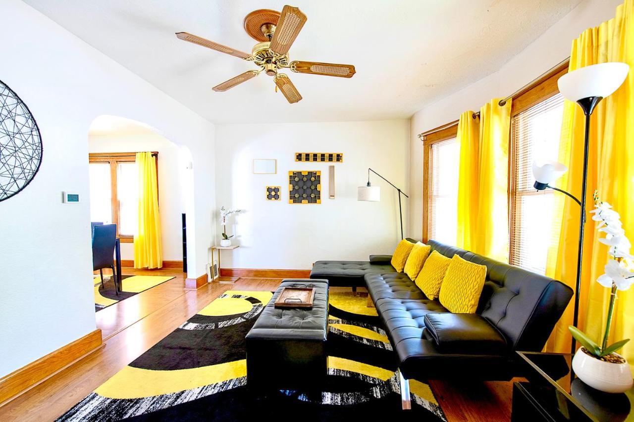 קליבלנד The Amber Retreat - Brooklyn Centre Comfort - Charming Space For Families, Couples & Business Travelers Near Downtown - With 300Mb Wifi, Parking & Self Check-In מראה חיצוני תמונה