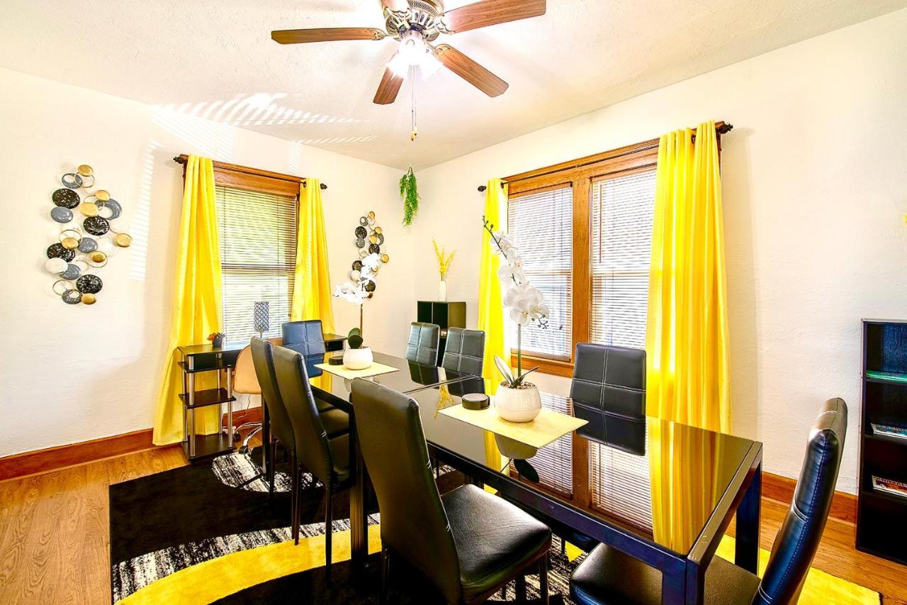 קליבלנד The Amber Retreat - Brooklyn Centre Comfort - Charming Space For Families, Couples & Business Travelers Near Downtown - With 300Mb Wifi, Parking & Self Check-In מראה חיצוני תמונה