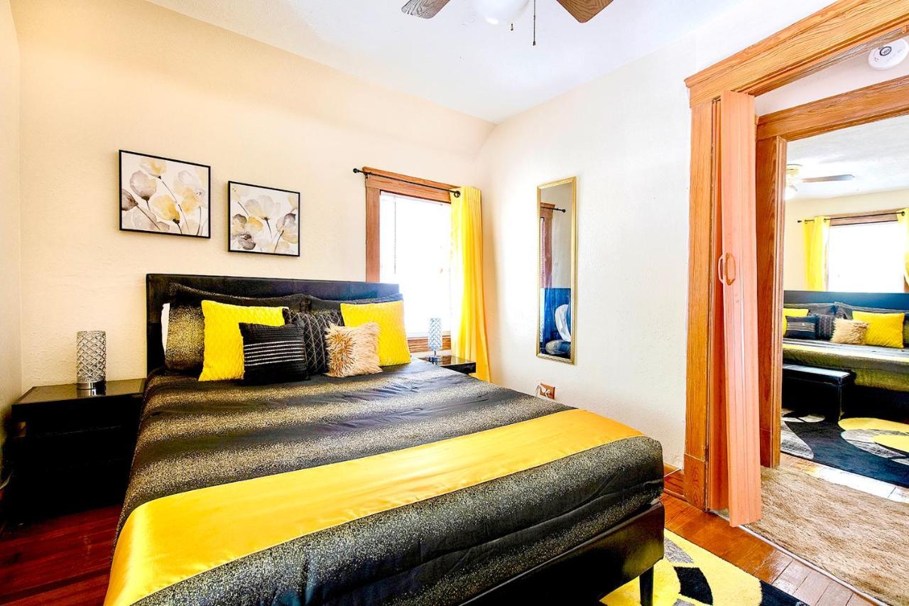 קליבלנד The Amber Retreat - Brooklyn Centre Comfort - Charming Space For Families, Couples & Business Travelers Near Downtown - With 300Mb Wifi, Parking & Self Check-In מראה חיצוני תמונה