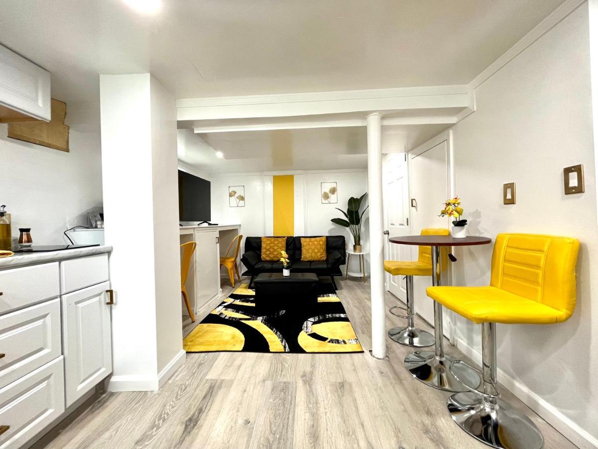 קליבלנד The Amber Retreat - Brooklyn Centre Comfort - Charming Space For Families, Couples & Business Travelers Near Downtown - With 300Mb Wifi, Parking & Self Check-In מראה חיצוני תמונה