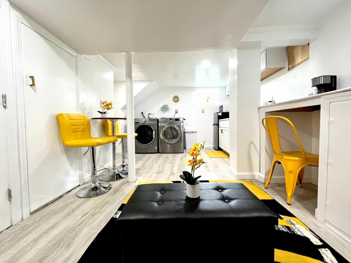 קליבלנד The Amber Retreat - Brooklyn Centre Comfort - Charming Space For Families, Couples & Business Travelers Near Downtown - With 300Mb Wifi, Parking & Self Check-In מראה חיצוני תמונה