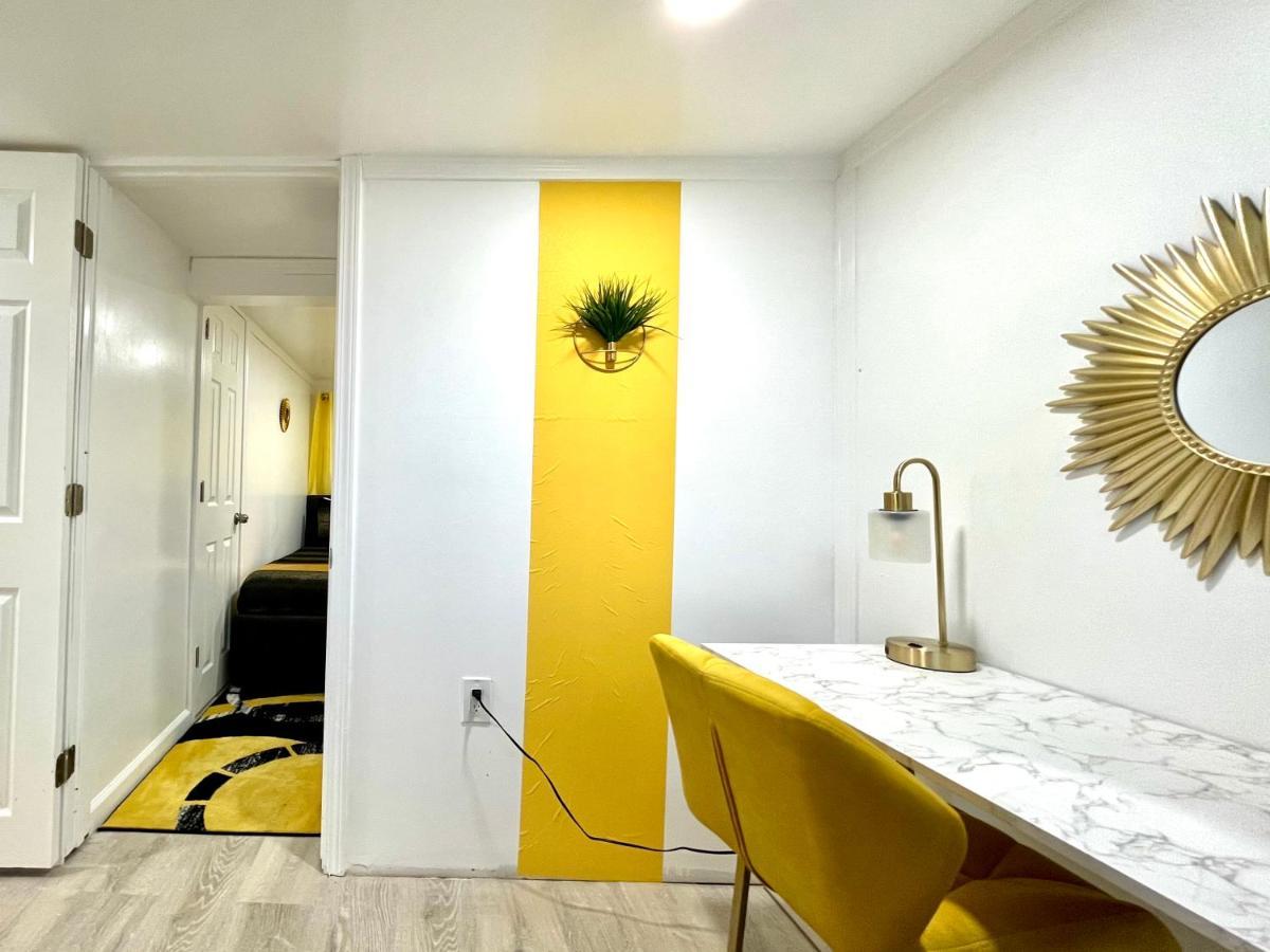 קליבלנד The Amber Retreat - Brooklyn Centre Comfort - Charming Space For Families, Couples & Business Travelers Near Downtown - With 300Mb Wifi, Parking & Self Check-In מראה חיצוני תמונה