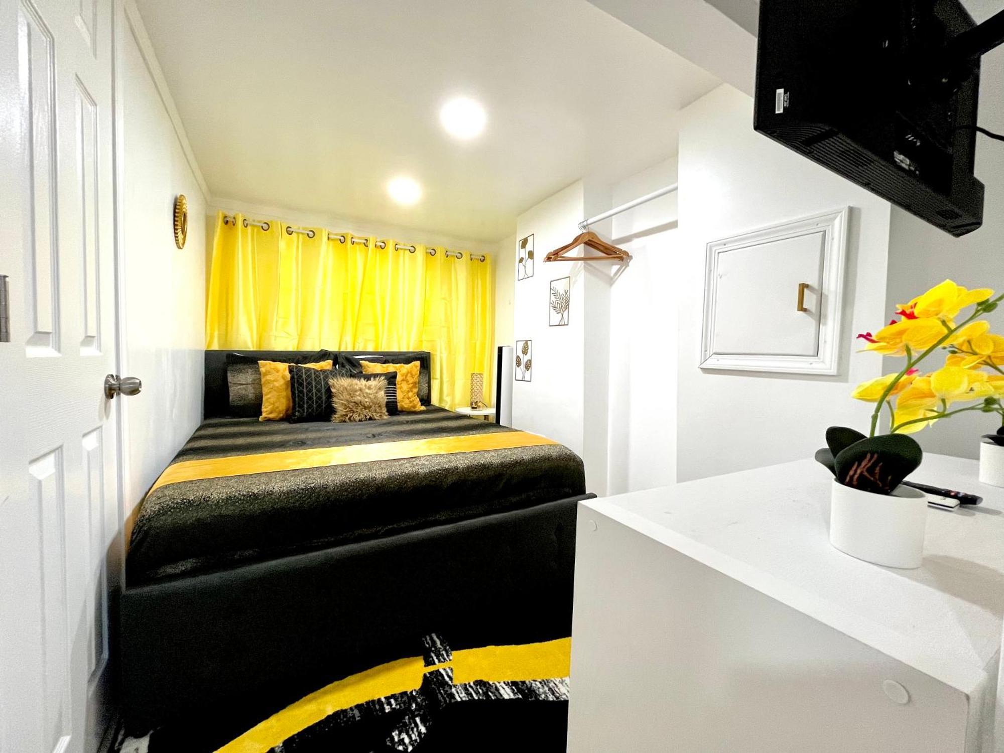 קליבלנד The Amber Retreat - Brooklyn Centre Comfort - Charming Space For Families, Couples & Business Travelers Near Downtown - With 300Mb Wifi, Parking & Self Check-In מראה חיצוני תמונה